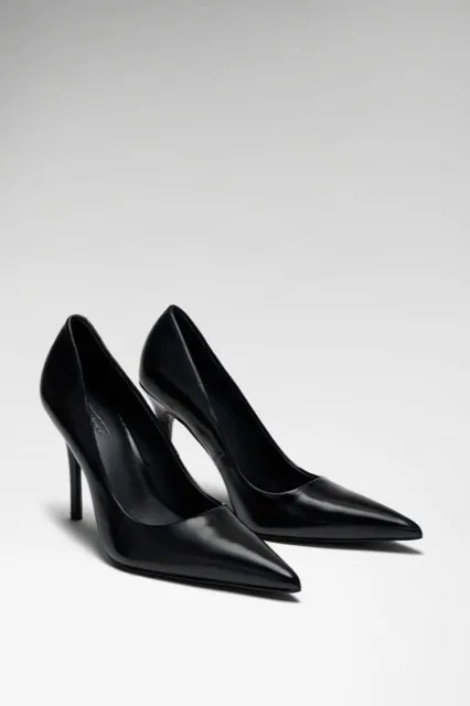 Leather court shoes